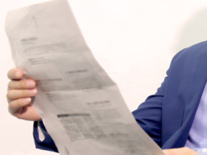 在操作真空平板硫化機時，有哪些關鍵參數需要設置與控制？為什么？?